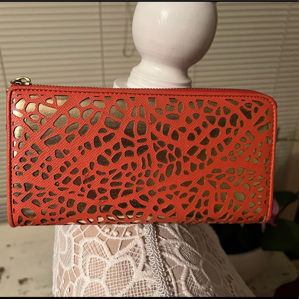 Ivanka Trump laser cut gold wallet